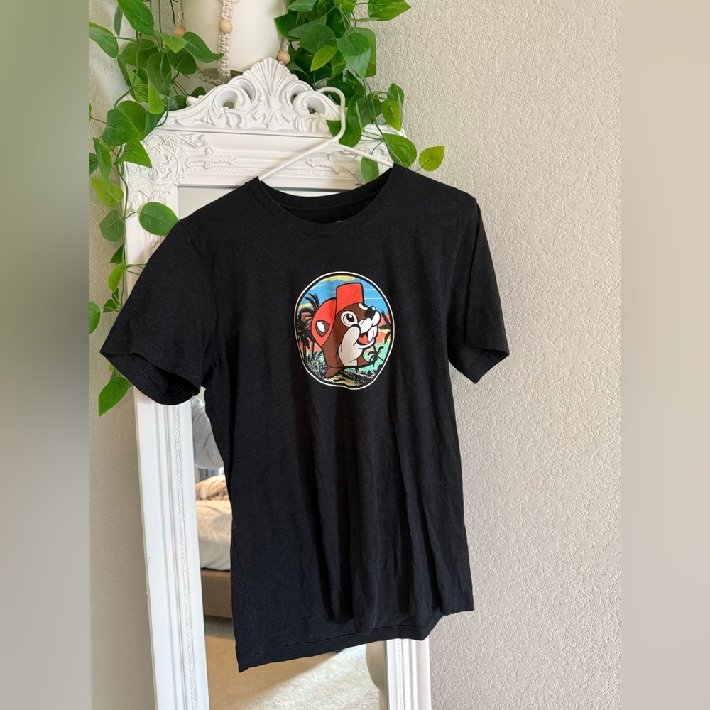 Buc-ee’s women’s shirt - medium